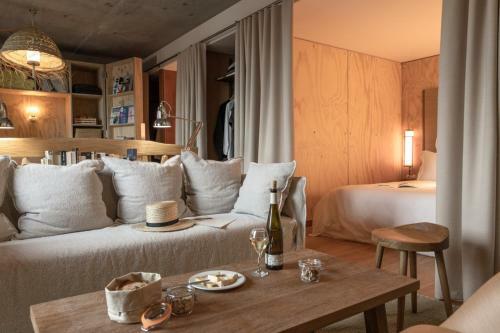 Hotel Mob House