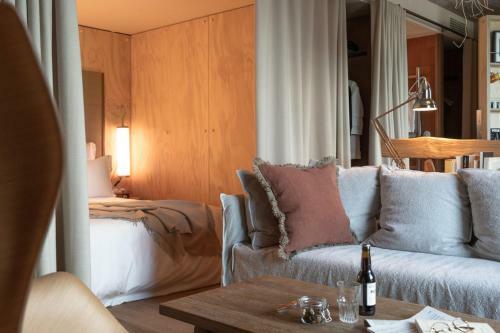 Hotel Mob House