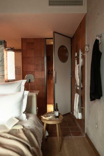 Hotel Mob House