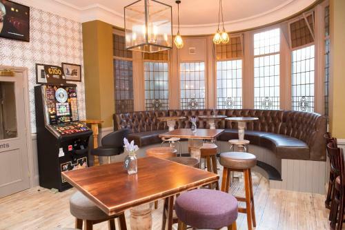 Hotel Royal Inn By Good Night Inns