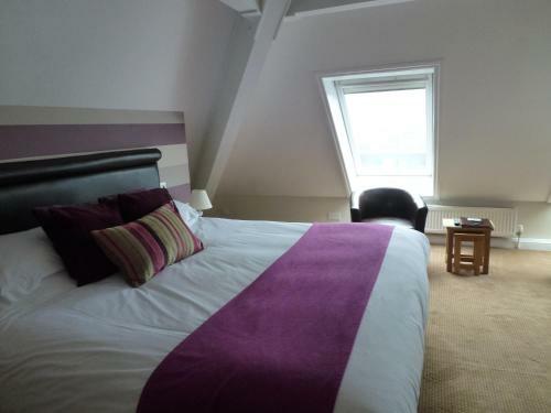 Boathouse Hotel