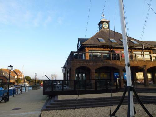 Boathouse Hotel