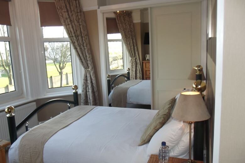 Hostal Beaumont House