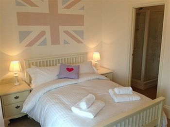 Bed & Breakfast Henrys On The Prom