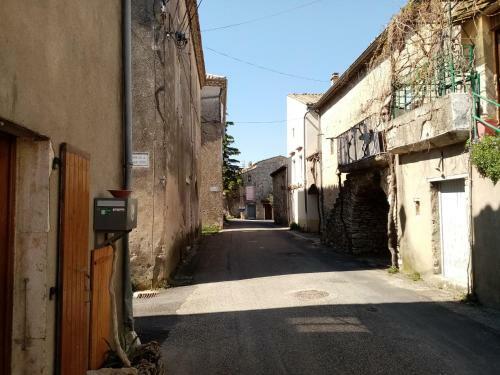 Ancienne �curie Ard�choise R�nov�e Atypique