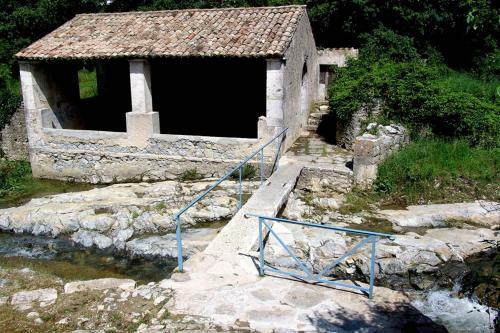Ancienne �curie Ard�choise R�nov�e Atypique