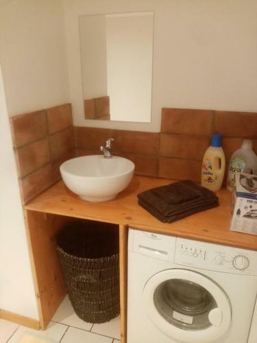 Ancienne �curie Ard�choise R�nov�e Atypique