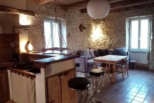 Ancienne �curie Ard�choise R�nov�e Atypique