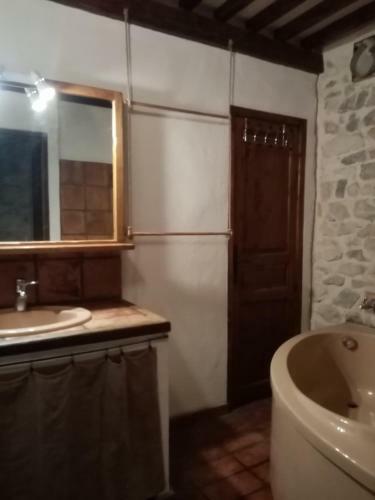 Ancienne �curie Ard�choise R�nov�e Atypique