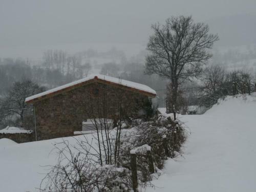 G�te Saint-romain-d'urf�, 3 Pi�ces, 4 Personnes - Fr-1-496-189