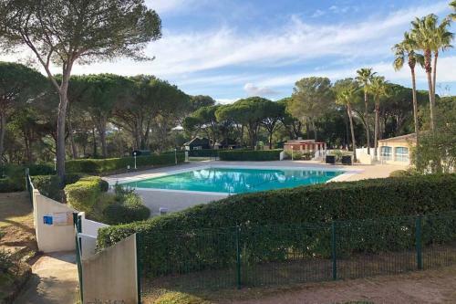 Apartamento Studio St Raphael : Piscine Mer Parc