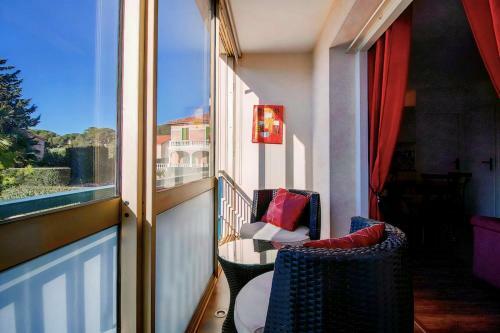 Apartamento Nice Studio For 2 With Balcony In Saint-rapha�l