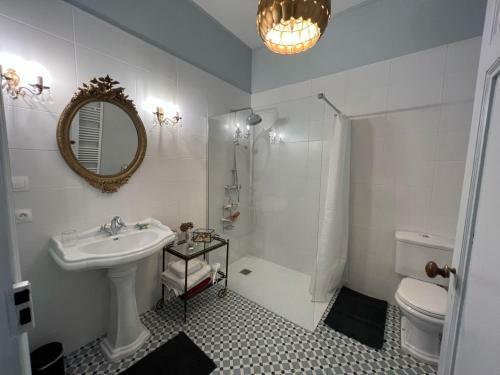 Bed & Breakfast La Chambre Bleue Du Ch�teau de Lescours � Saint-�milion