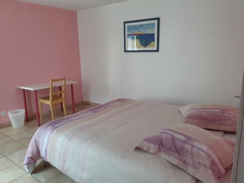 Hostal Village De Vie