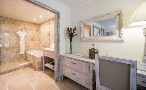 Hotel La Bastide Des Salins