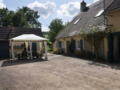 G�te Sanssat, 4 Pi�ces, 8 Personnes - Fr-1-489-192