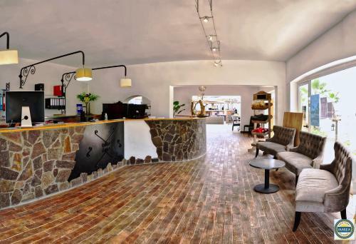 Seaside Apartment With Beach Service