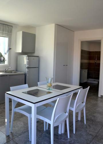 Seaside Apartment With Beach Service