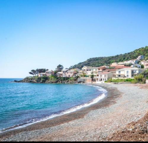 Apartamento Studio �quip� � 30m de La Plage de Miomo,5mn de Bastia,cap-corse
