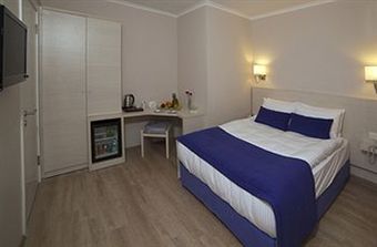 Walk In Hotel