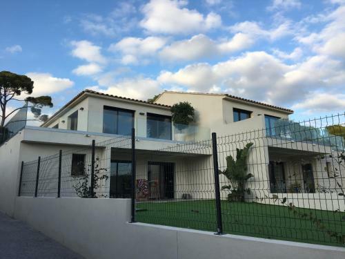 Apartamentos L Olivier Sanary A