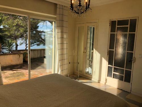 Sea-view Holiday Home In Sanary-sur-mer With Private Pool