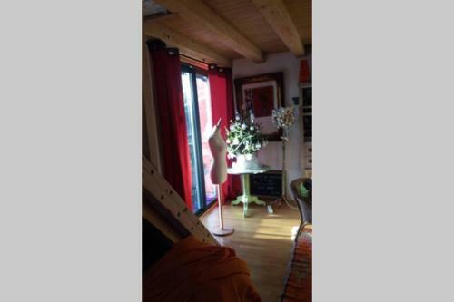 Maisonnette Et Roulotte Perch�es En Ard�che