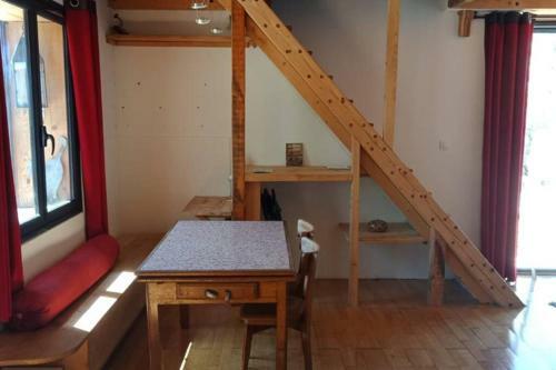 Maisonnette Et Roulotte Perch�es En Ard�che