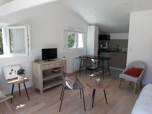 Apartamento Studio �quip� Ind�pendant Chaleureux Lumineux