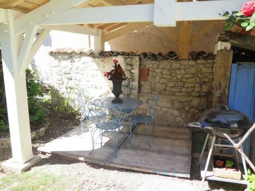 Holiday Home Les Volets Bleus