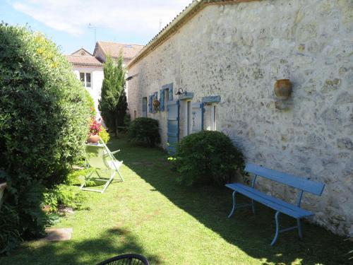 Holiday Home Les Volets Bleus