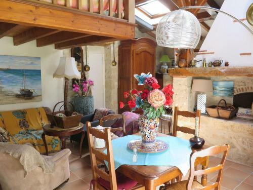 Holiday Home Les Volets Bleus