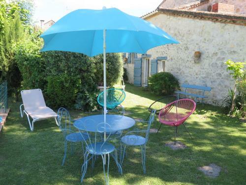 Holiday Home Les Volets Bleus