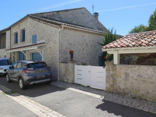 Holiday Home Les Volets Bleus