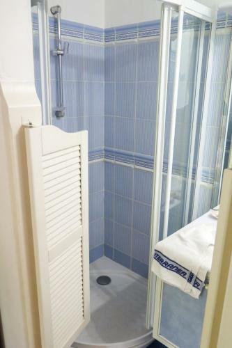 Holiday Home Les Volets Bleus
