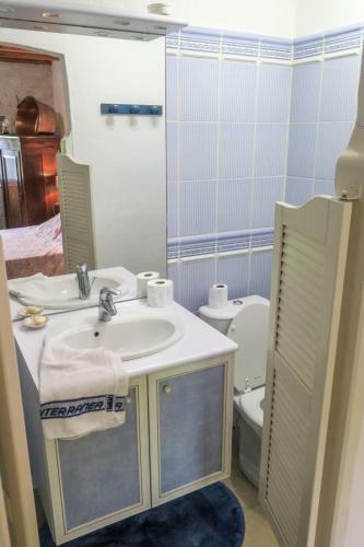 Holiday Home Les Volets Bleus