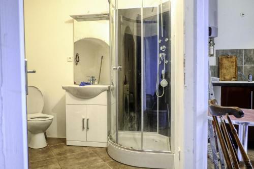 Inviting Medieval 1-bed Apartment In Sauve