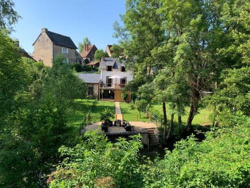 Villa Au Bord De La Rivi�re Avec Spa