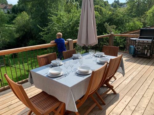 Villa Au Bord De La Rivi�re Avec Spa