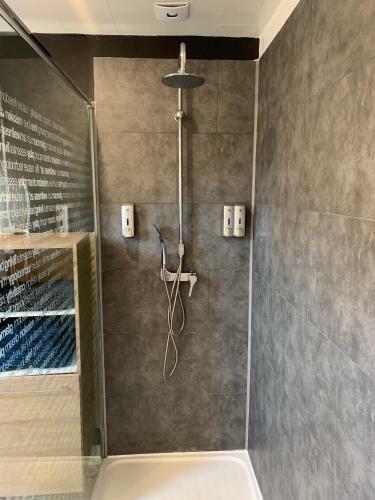 Villa Au Bord De La Rivi�re Avec Spa
