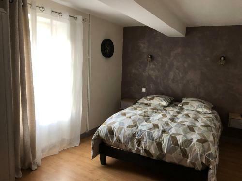 B�tisse Du Pont Pinard Et Son Granit Rose