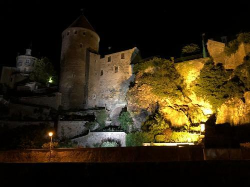 B�tisse Du Pont Pinard Et Son Granit Rose