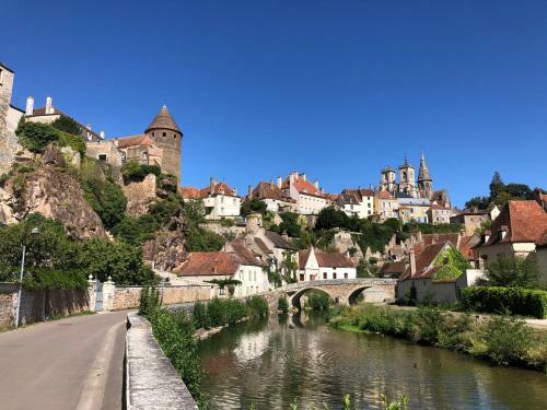 B�tisse Du Pont Pinard Et Son Granit Rose