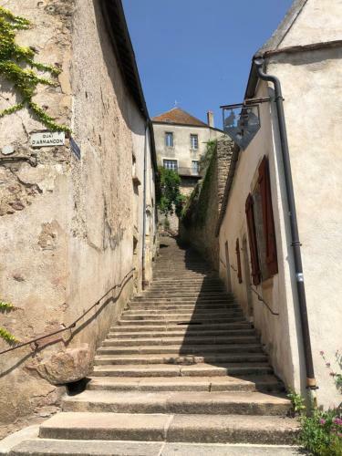 B�tisse Du Pont Pinard Et Son Granit Rose