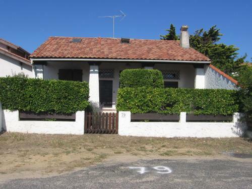 Villa Pour 6 Personnes � 100m de La Plage Des Bourdaines