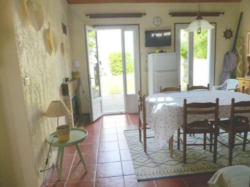 Villa Pour 6 Personnes � 100m de La Plage Des Bourdaines