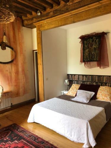Solomiac , Batisse De Caract�re Xiveme Si�cle