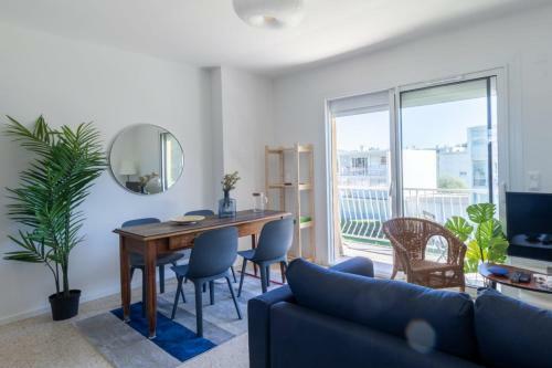 Apartamento Bright Apt With Balcony Near The Beach