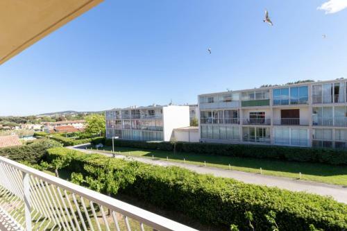 Apartamento Bright Apt With Balcony Near The Beach