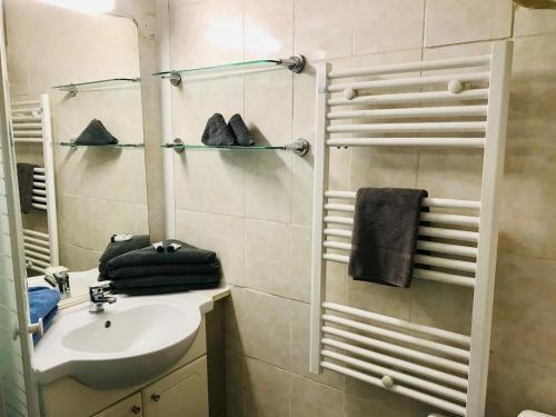 Apartamento � Coeur de S�te - T2 Climatis� Avec Terrasse - 2 **